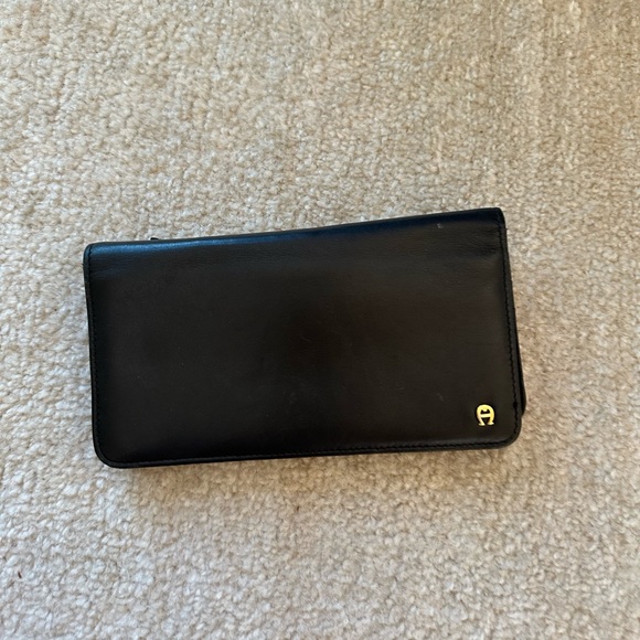 Aigner leather bag with wallet - Picture 6 of 7